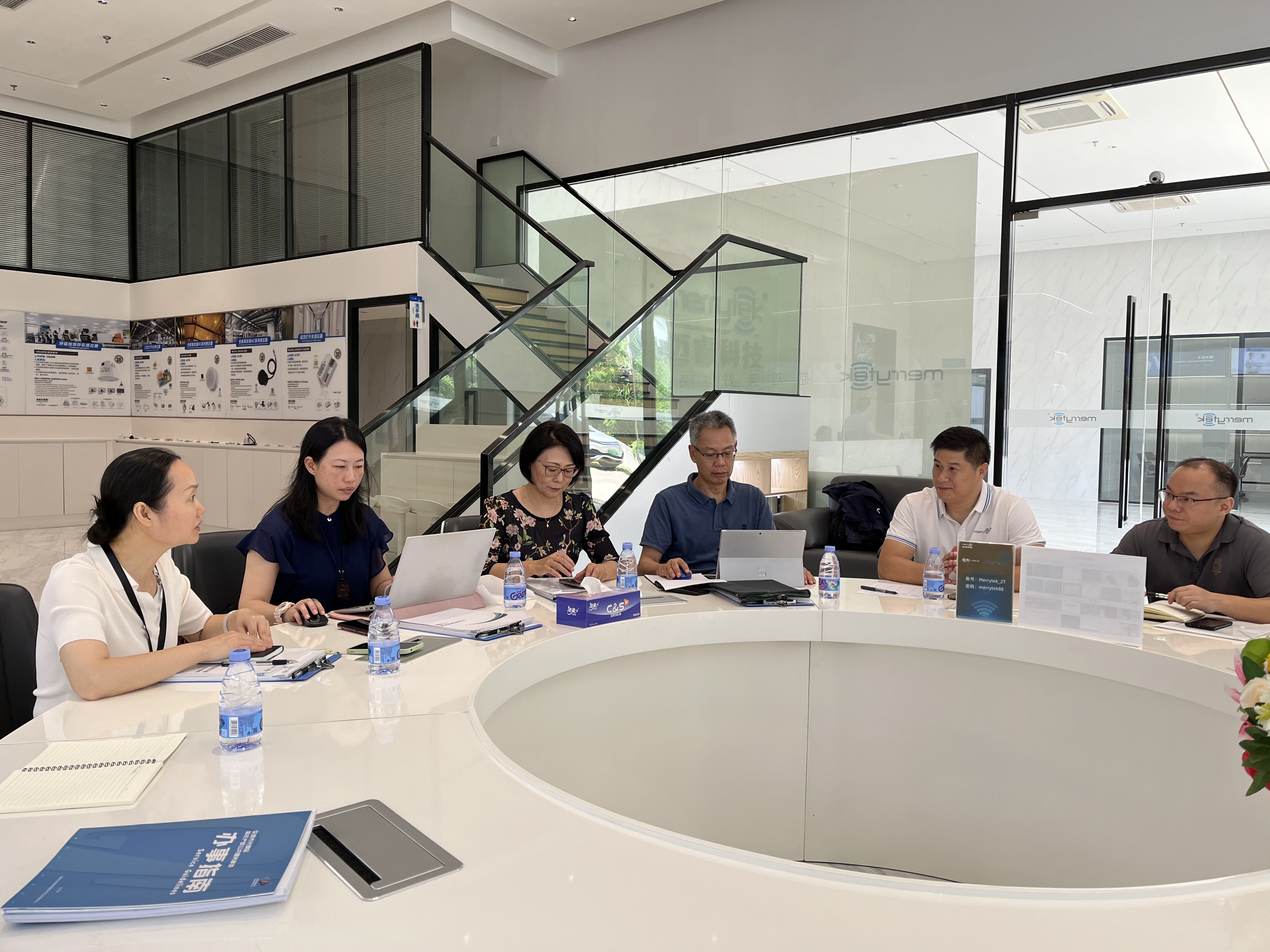 光明科学城知识产权公共服务中心领导及专家组莅临迈睿科技(图2) 13-240Z9115SDJ.jpg