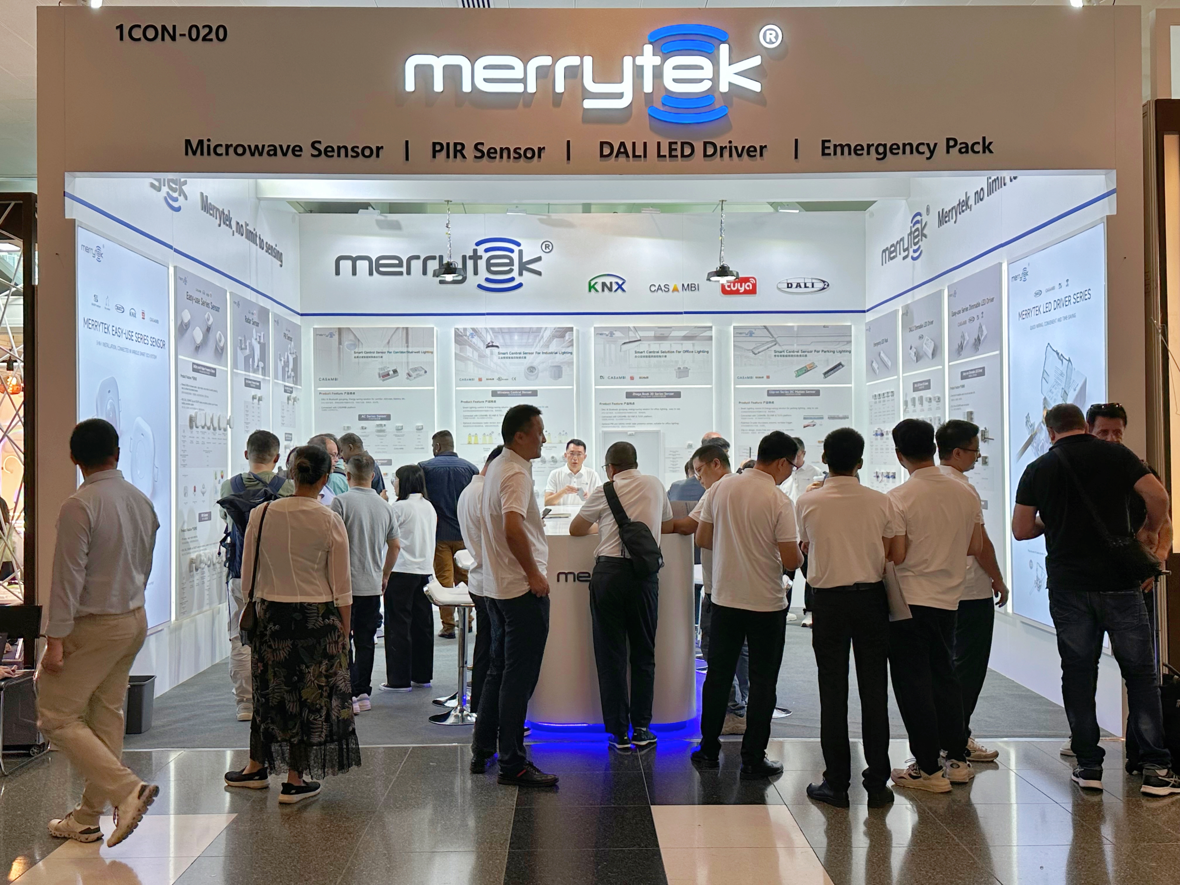 展会回顾 | 2024香港国际秋季灯饰展圆满收官,迈睿科技三大产品线覆盖智慧照明全场景应用!(图1) 13-2410301K25AE.jpg